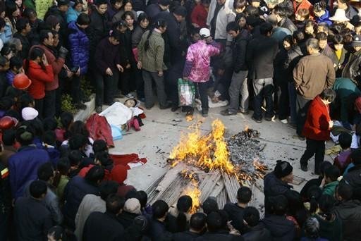 Queda de um ve&iacute;culo vitimou 14 crian&ccedil;as na prov&iacute;ncia central de Hunan