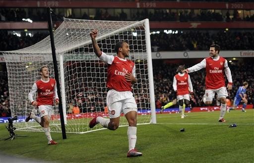 Arsenal vence cl&aacute;ssico contra o Chelsea e &eacute; vice-l&iacute;der na Inglaterra