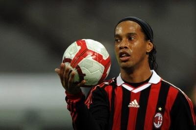 Assis projeta novidades sobre Ronaldinho somente em 2011