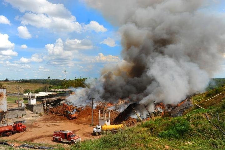 Atingida por um inc&ecirc;ndio na &uacute;ltima semana, Utresa &eacute; multada em R$ 71 mil por emiss&atilde;o de poluentes em inc&ecirc;ndio no Vale do Sinos