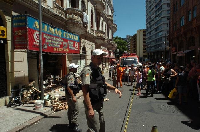 	Loja cujo mezanino caiu seguir&aacute; interditada