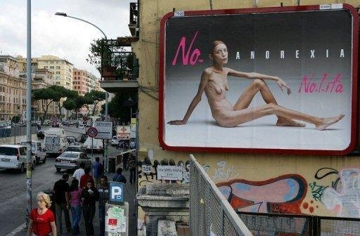 Morre ex-modelo francesa famosa pela luta contra a anorexia