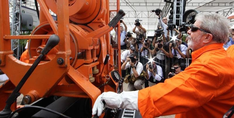 Lula confirma Gabrielli na presid&ecirc;ncia da Petrobras