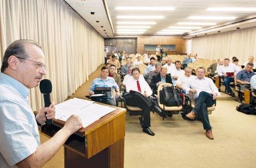 Tarso ir&aacute; ao TCE contra Yeda 