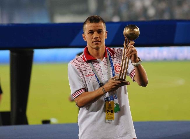 D&acute;Alessandro comemora pr&ecirc;mio de melhor das Am&eacute;ricas e seu ano no Inter 