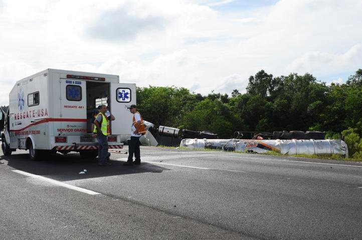 Freeway permanecer&aacute; bloqueada pelo menos at&eacute; as 17h