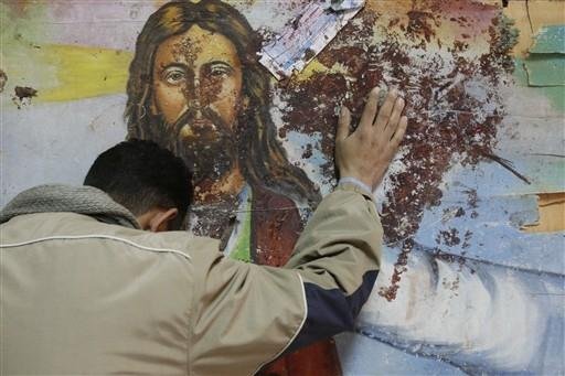 Ap&oacute;s ataque, fi&eacute;is se re&uacute;nem em igreja no Egito