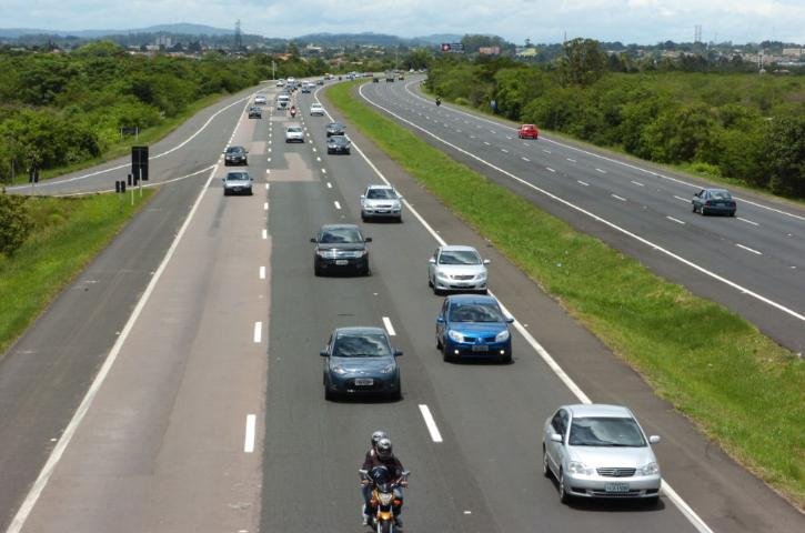 Freeway j&aacute; registra pontos de lentid&atilde;o na volta do feriado