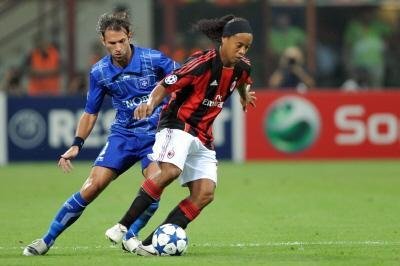 Blackburn entra na briga por Ronaldinho 