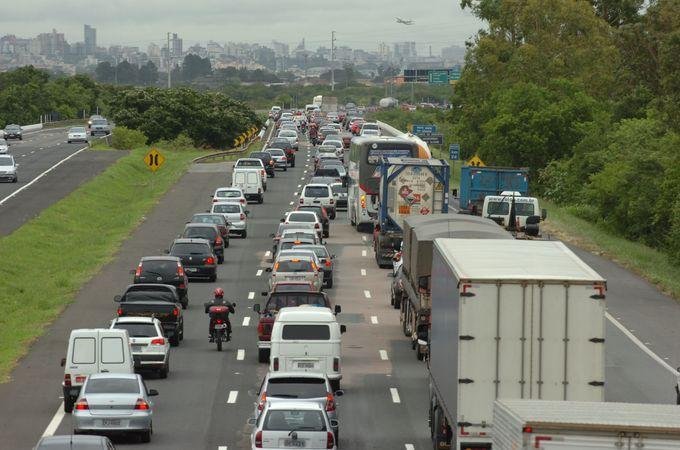 Movimento &eacute; intenso na volta do feriado nesta segunda