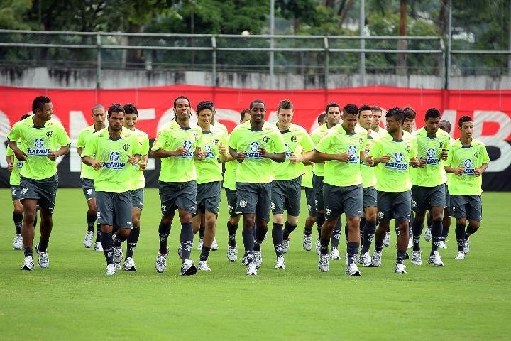 Flamengo se reapresenta com grupo incompleto