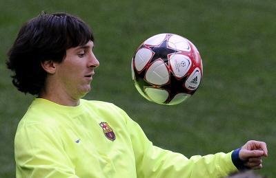 Ap&oacute;s folga, Messi volta aos treinos no Barcelona