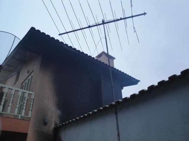 Pr&eacute;dio pega fogo em Salvador do Sul e incendeia lojas