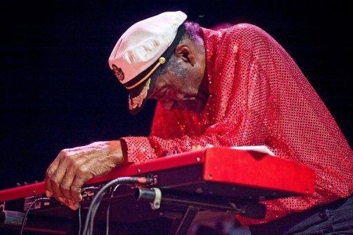 Chuck Berry se recupera ap&oacute;s desmaiar no palco