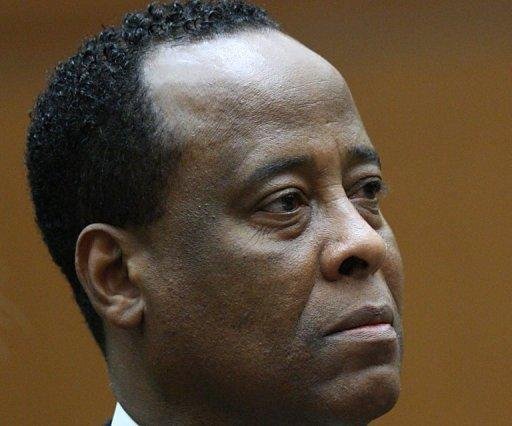 M&eacute;dico de Jackson pediu ajuda para retirar provas, diz testemunha