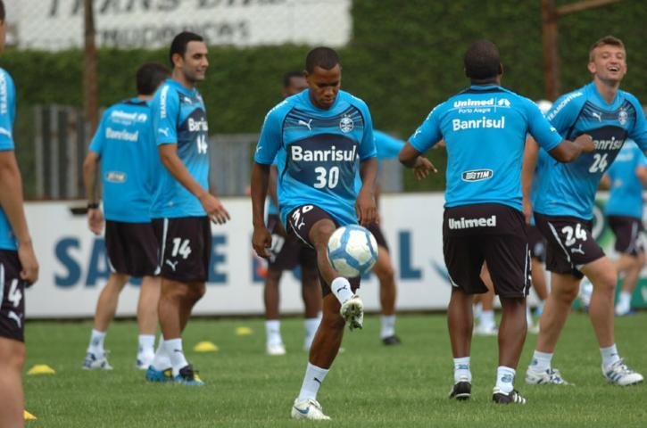 O grupo de jogadores volta a realizar mais um treino f&iacute;sico na tarde desta quinta-feira