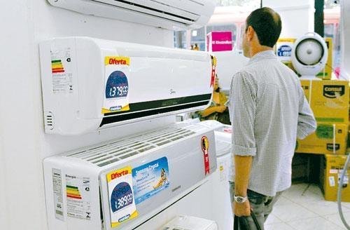 Grandes redes refor&ccedil;am o estoque de ventiladores, climatizadores e condicionadores de ar