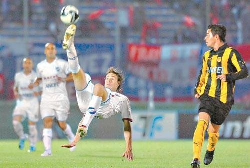 Zagueiro Coates pode n&atilde;o vir mais para o Gr&ecirc;mio