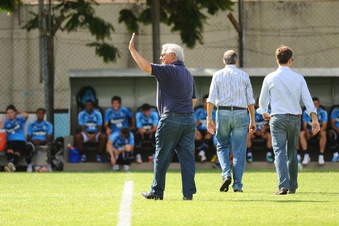 Odone acompanha treino do Gr&ecirc;mio