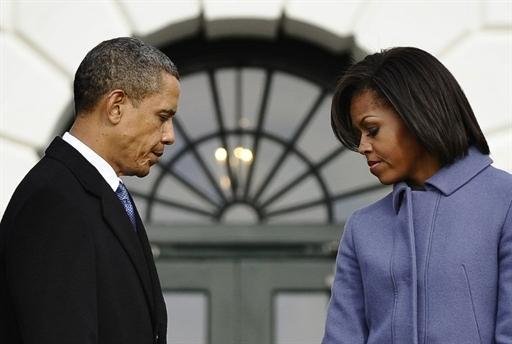Obama e Michelle fazem luto por v&iacute;timas do atentado no Arizona