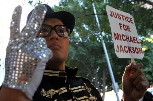 M&eacute;dico de Michael Jackson ser&aacute; julgado por homic&iacute;dio