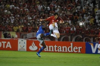 Inter quer contar com o zagueiro Sorondo em 2011