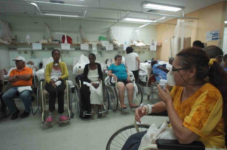Emerg&ecirc;ncia do Hospital de Cl&iacute;nicas est&aacute; com o triplo da capacidade  