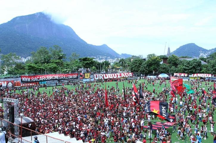 Meia foi apresentado oficialmente na tarde desta quarta-feira