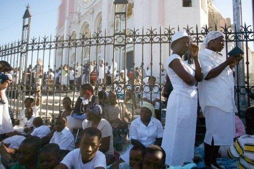 Haiti para no primeiro anivers&aacute;rio de terremoto devastador