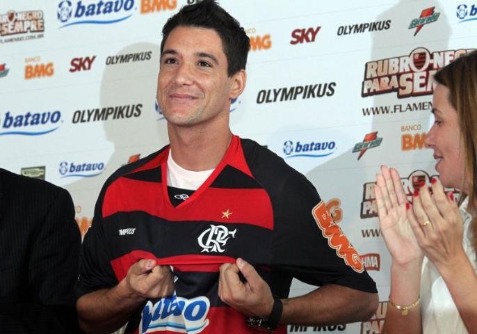 Thiago Neves &eacute; apresentando pelo Flamengo