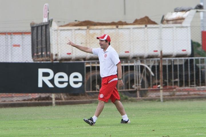 T&eacute;cnico do Inter B testa meio-campo para estreia no Gauch&atilde;o