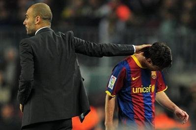 Messi pede para que Barcelona renove com Guardiola