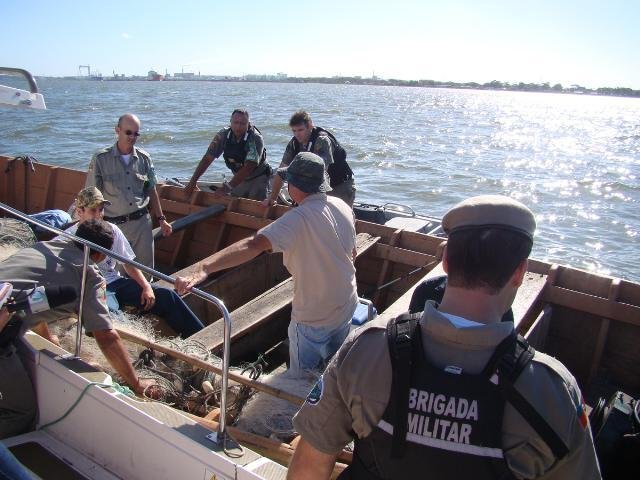 Comando Ambiental combate pesca predat&oacute;ria de camar&atilde;o