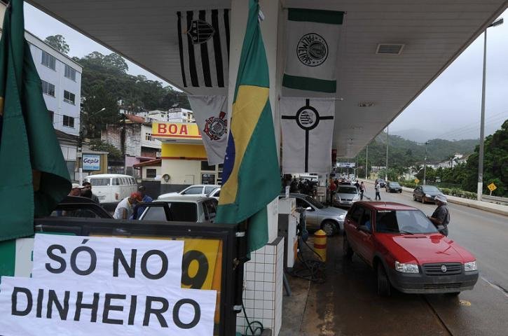 Governo federal libera R$ 100 milh&otilde;es para socorro ao RJ.