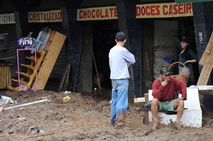 Gal&atilde;o de 20 litros de &aacute;gua est&aacute; sendo vendido por R$ 40 na regi&atilde;o serrana