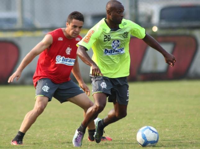 Novo refor&ccedil;o do Gr&ecirc;mio tem 25 anos