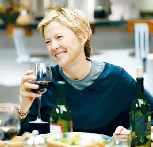 Anette Bening disputa na categoria melhor atriz pelo filme Minhas M&atilde;es e Meu Pai