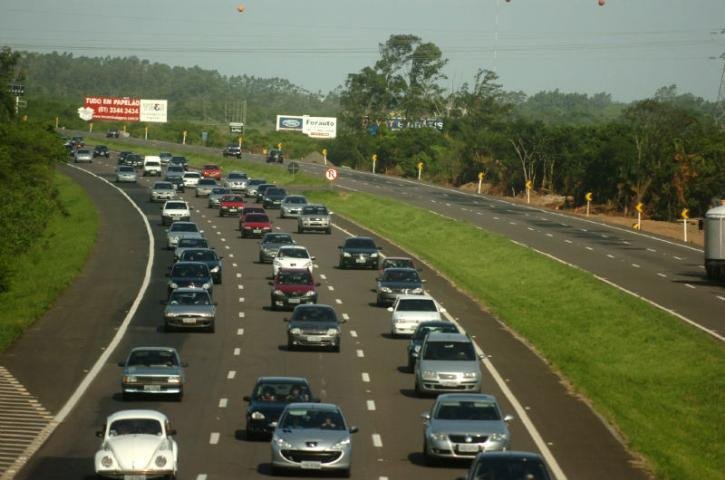 Freeway registra maior movimenta&ccedil;&atilde;o do dia no fim da tarde