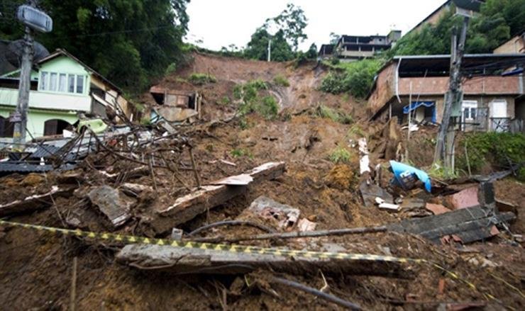 Governo do RJ distribui vacinas para evitar doen&ccedil;as ap&oacute;s chuvas. Clique para ver a galeria