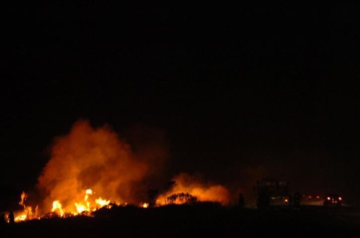 At&eacute; as 21h30min, o fogo ainda n&atilde;o havia sido controlado