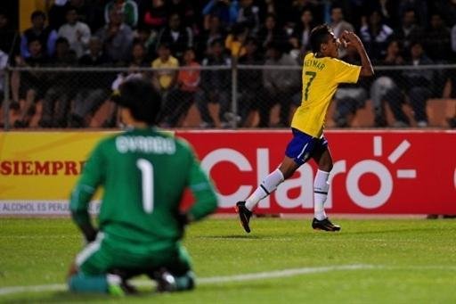 Quanto mais eles batiam, mais vontade me dava de jogar, diz Neymar ap&oacute;s vit&oacute;ria sobre o Paraguai