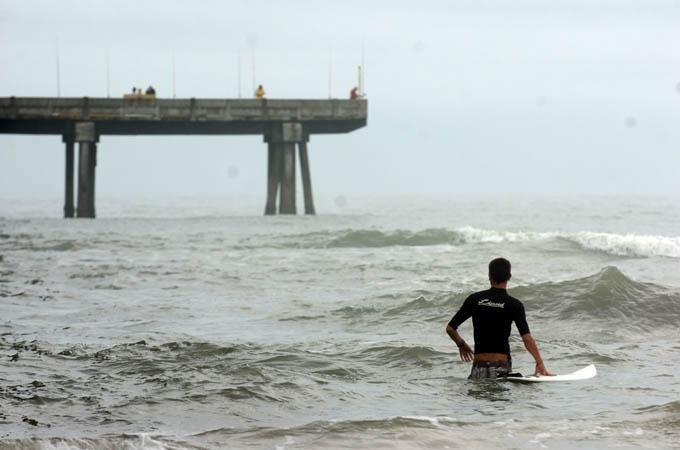 O tempo amanheceu fechado no Litoral Norte, nesta ter&ccedil;a-feira