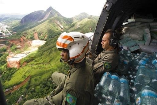 Marinha ajuda na entrega de mantimentos no Rio de Janeiro