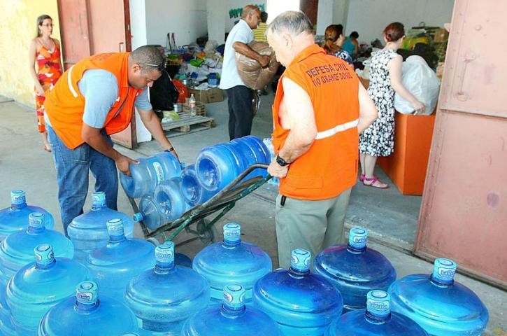 Carretas com donativos come&ccedil;am a deixar o Estado rumo ao RJ