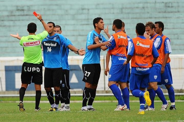 Pedi para evitarem o choque, afirma Renato sobre derrota do Gr&ecirc;mio em jogo-treino