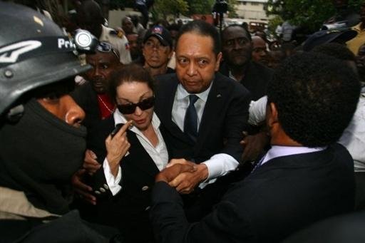 Ex-ditador Baby Doc &eacute; liberado ap&oacute;s depor para corte do Haiti