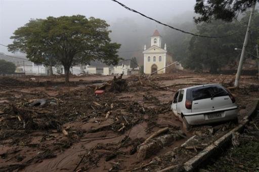Chuva como a que atingiu o RJ s&oacute; ocorre a cada 350 anos, diz instituto ambiental