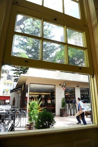 Local recebeu ilumina&ccedil;&atilde;o especial, renova&ccedil;&atilde;o da pavimenta&ccedil;&atilde;o e melhores condi&ccedil;&otilde;es de acessibilidade