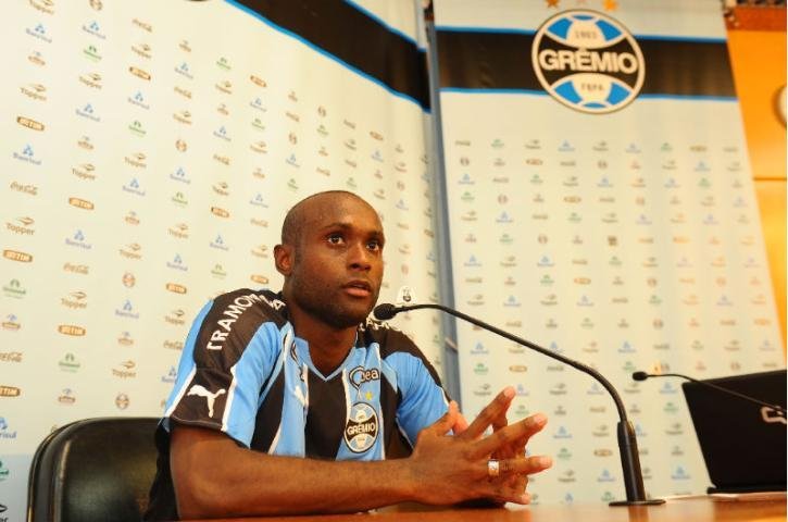 Gr&ecirc;mio tem informa&ccedil;&atilde;o que Flamengo liberou Vin&iacute;cius Pacheco