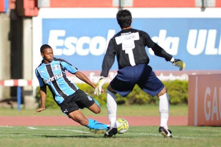 Jogadores do Gr&ecirc;mio culpam o calor pela vit&oacute;ria magra sobre o Canoas